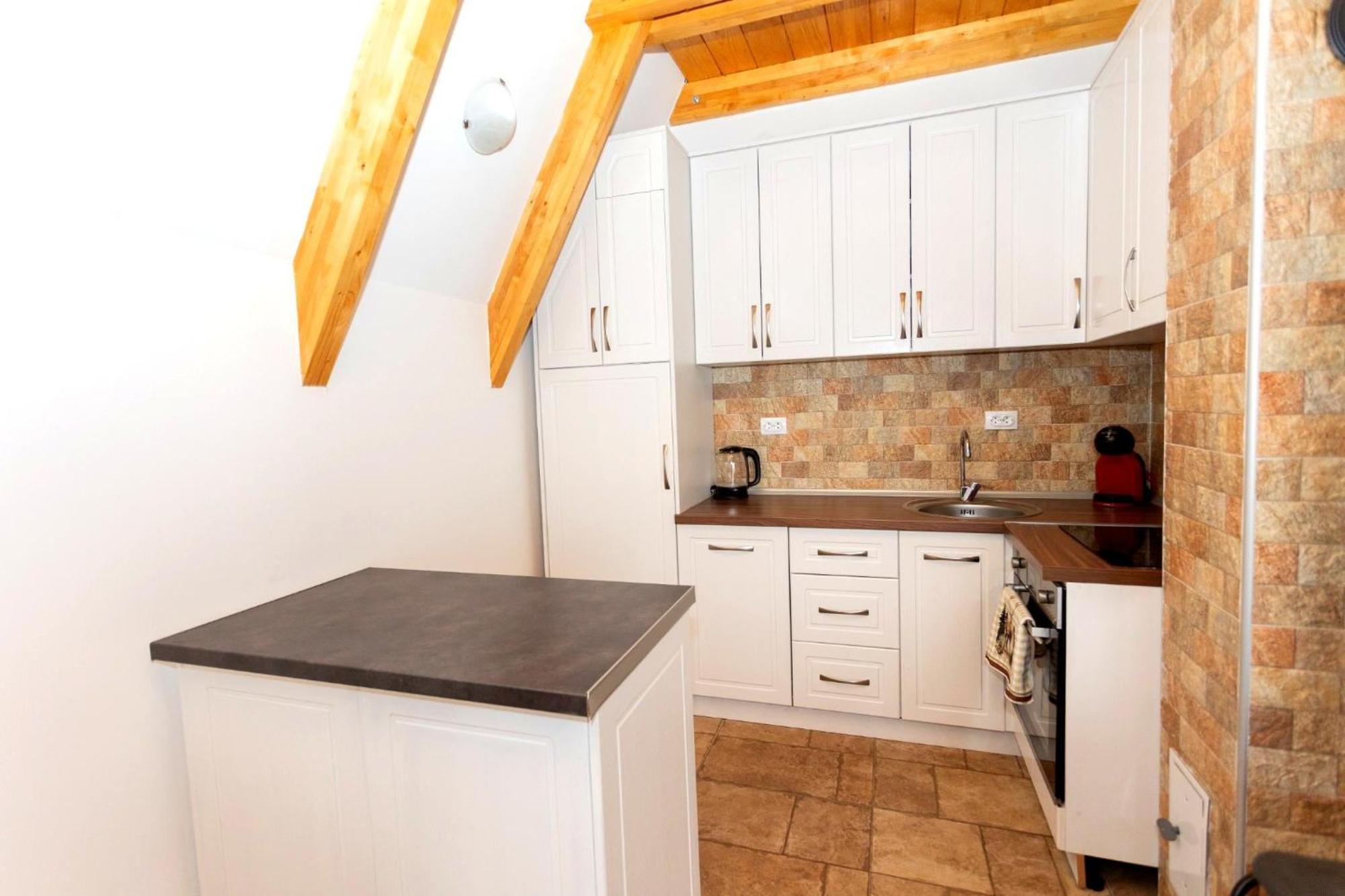 Hill View Chalet