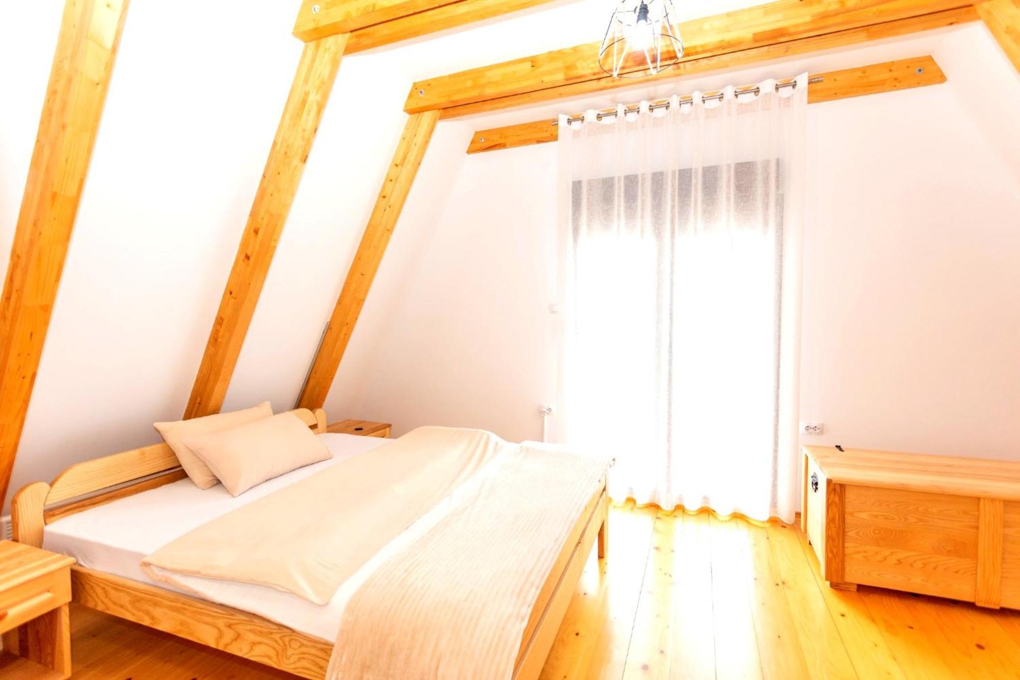 Hill View Chalet *