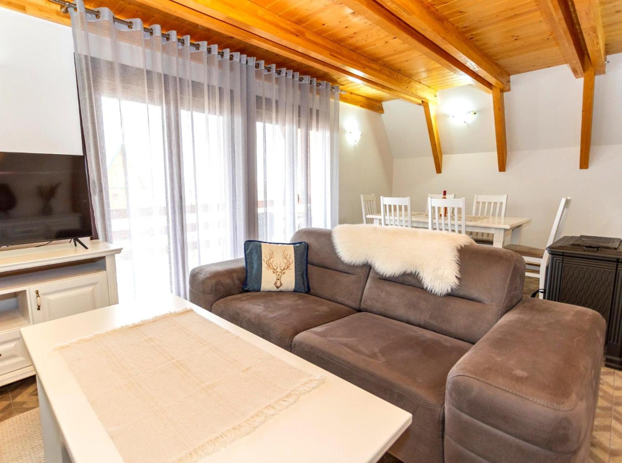 Hill View Chalet *
